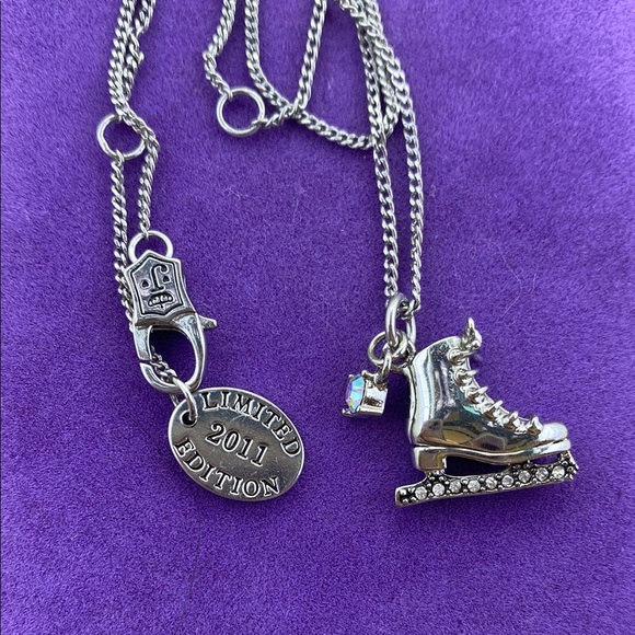 💛 Juicy Couture Silver Ice Skate Necklace - Picture 2 of 6